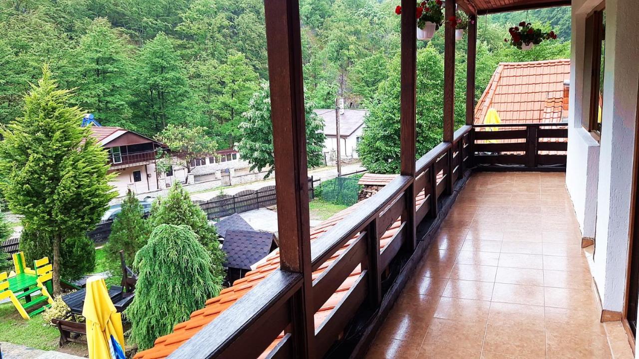 Hanul Vanatorului Gureni Exterior photo